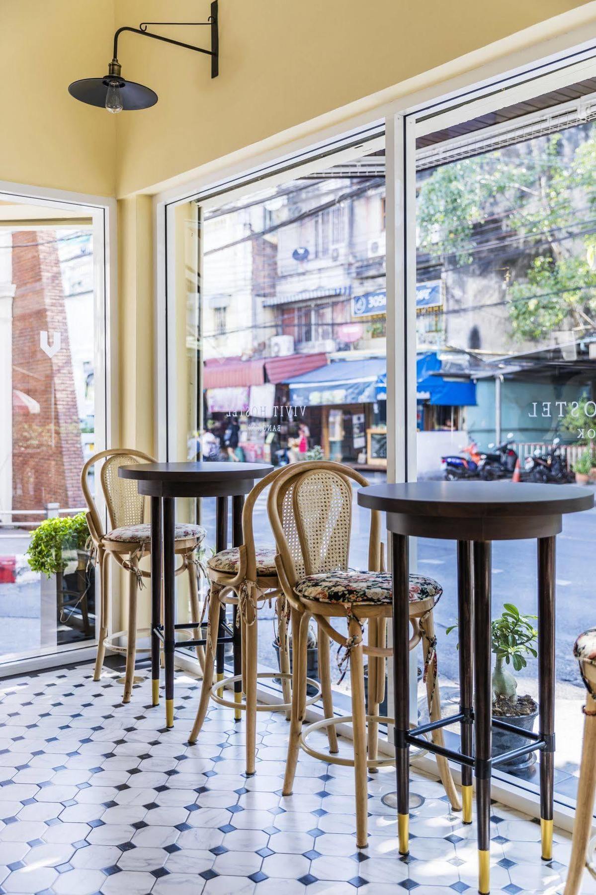 Vivit Hostel Bangkok Buitenkant foto